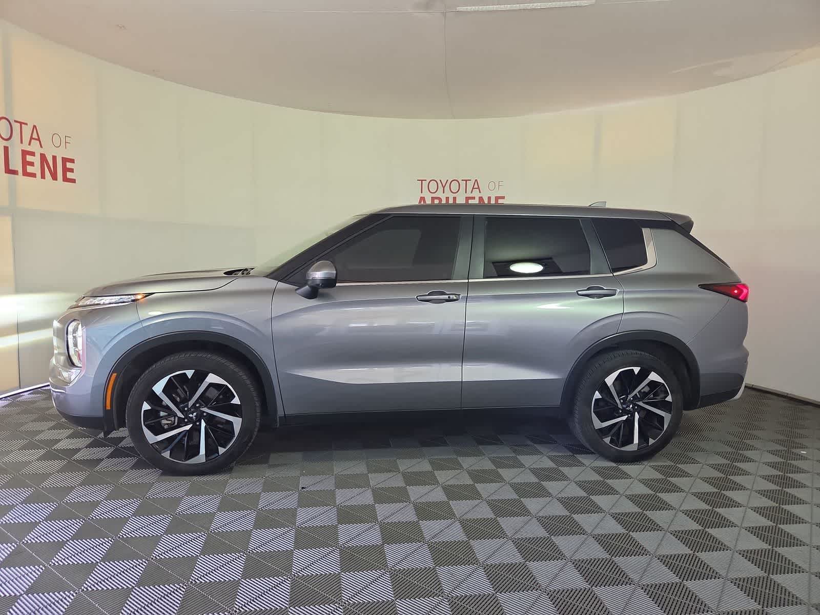 2024 Mitsubishi Outlander SE