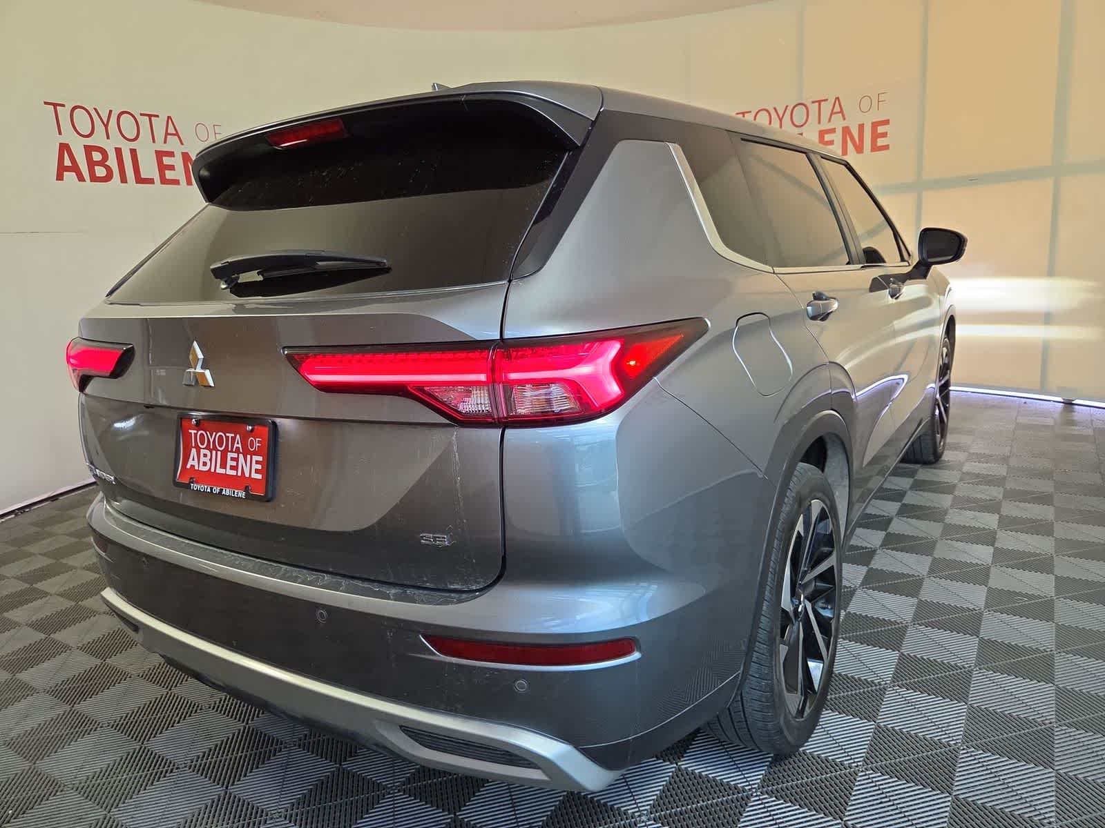 2024 Mitsubishi Outlander SE