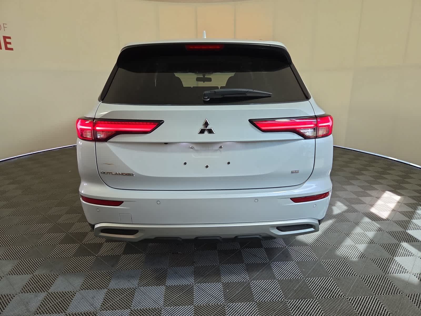 2024 Mitsubishi Outlander SE