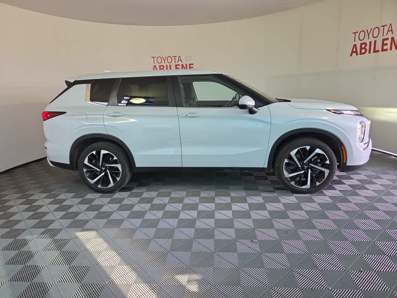 2024 Mitsubishi Outlander SE