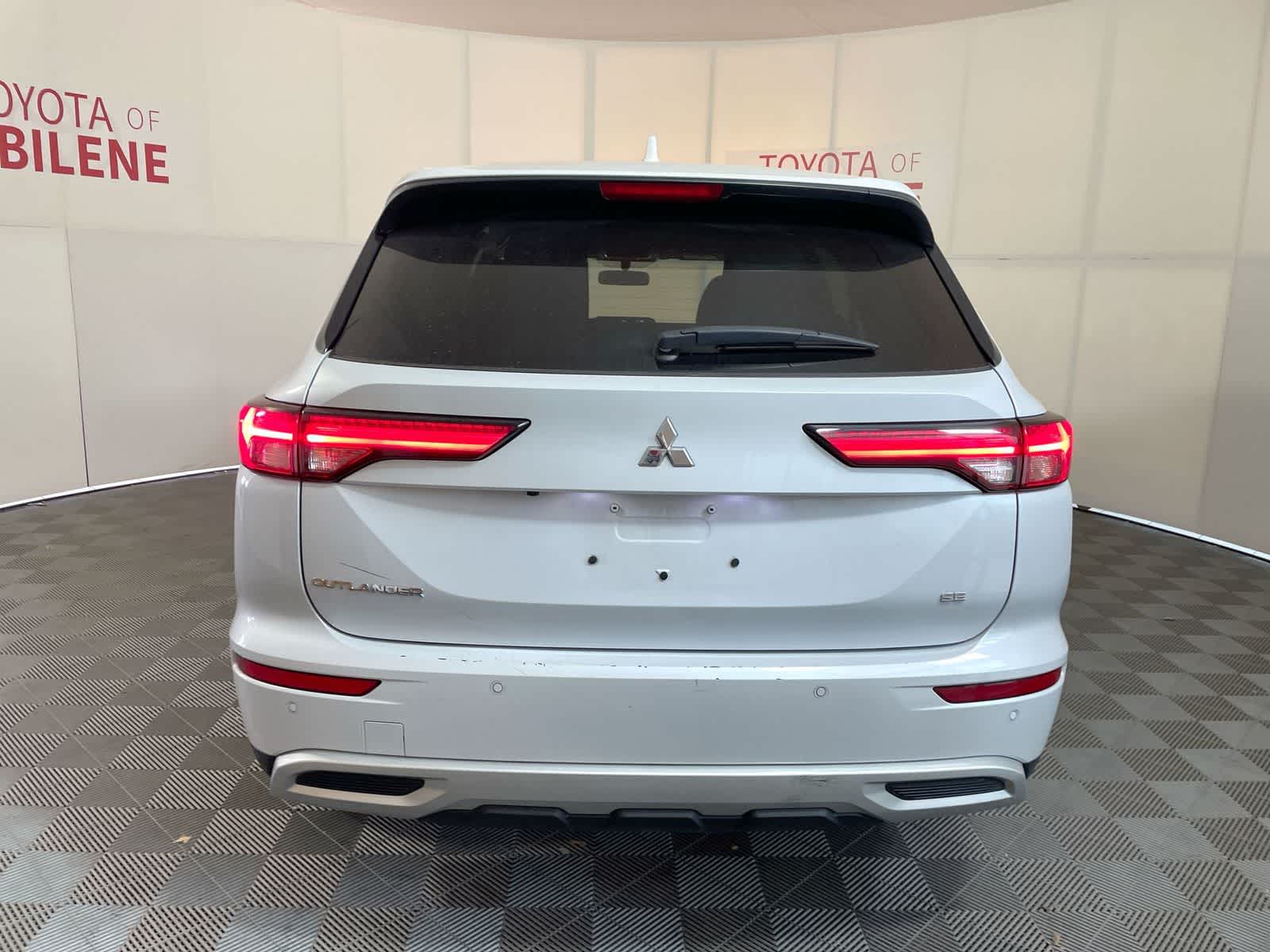 2024 Mitsubishi Outlander SE