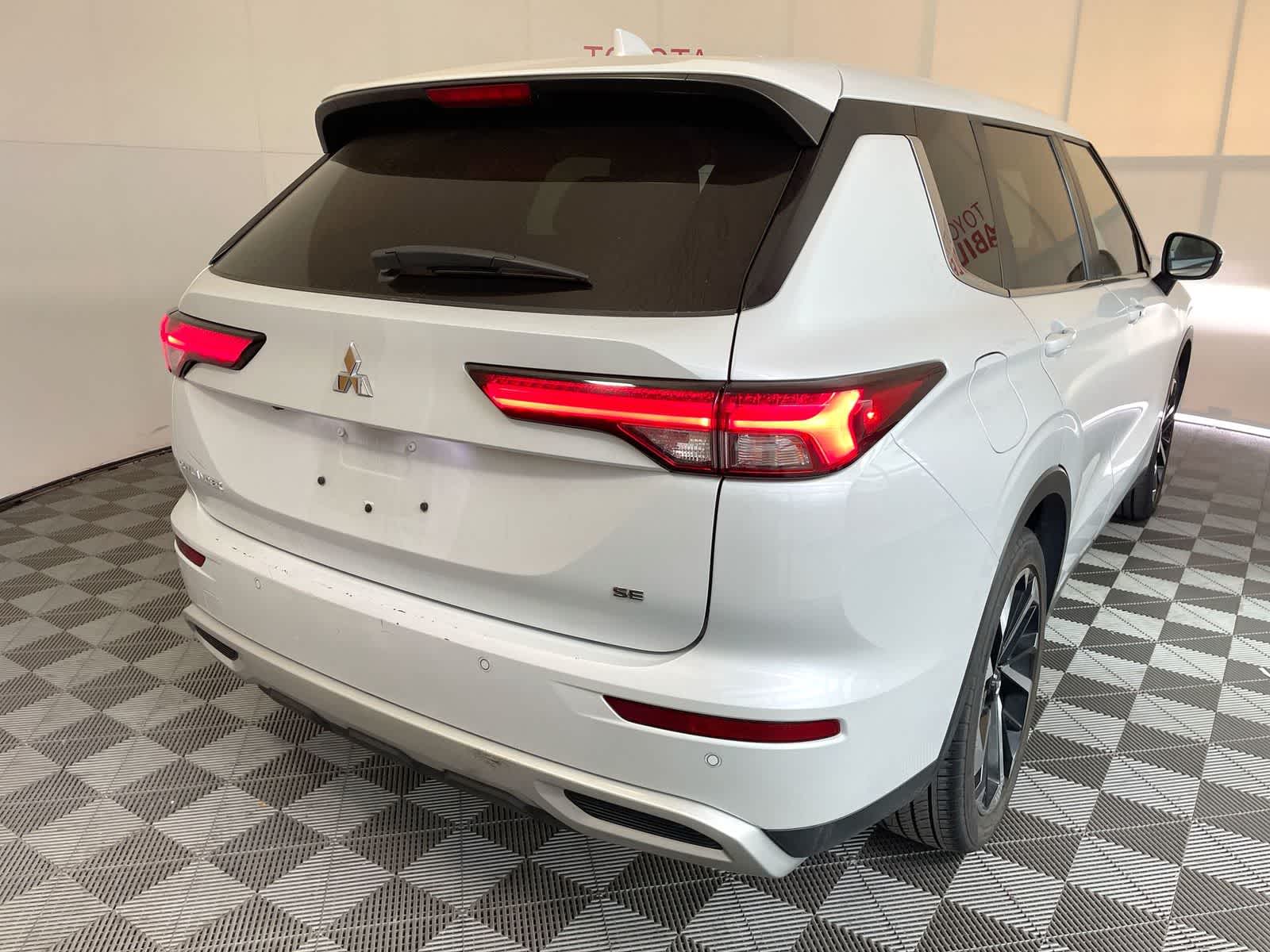 2024 Mitsubishi Outlander SE