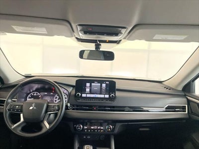 2024 Mitsubishi Outlander SE