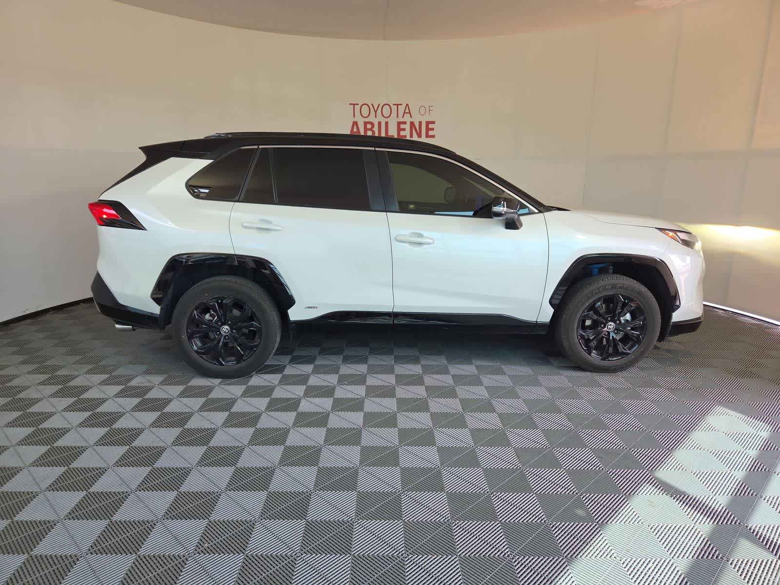 2025 Toyota RAV4 Hybrid XSE