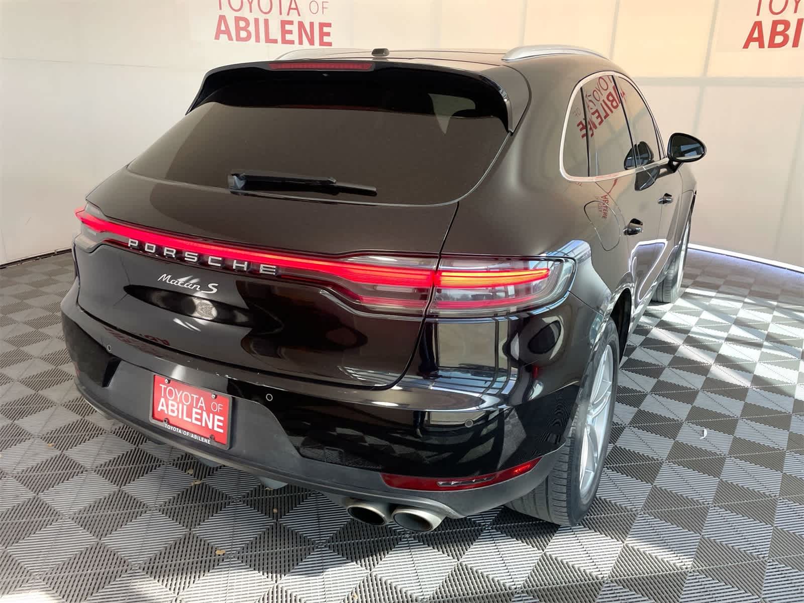 2020 Porsche Macan S