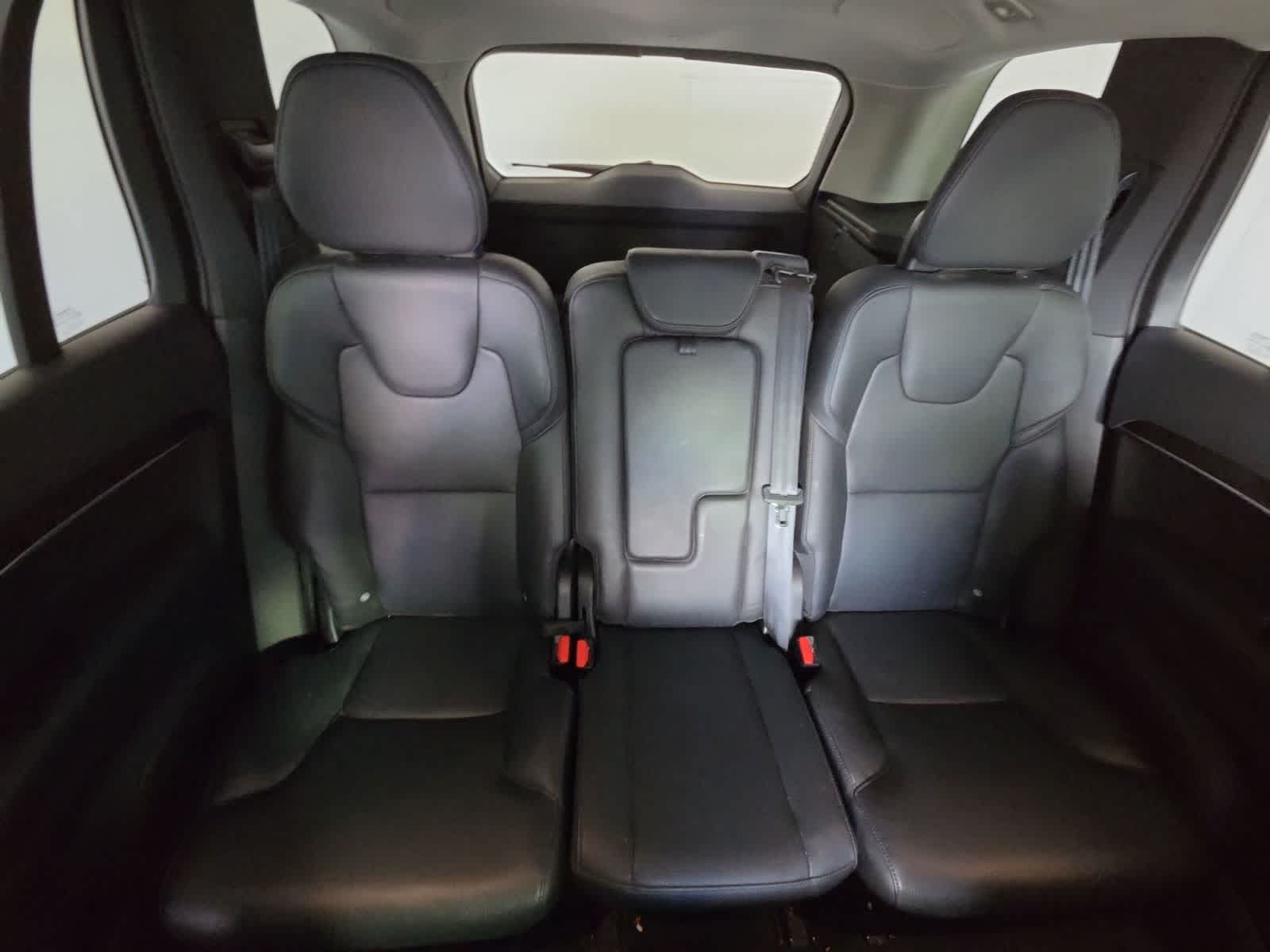 2016 Volvo XC90 T5 Momentum