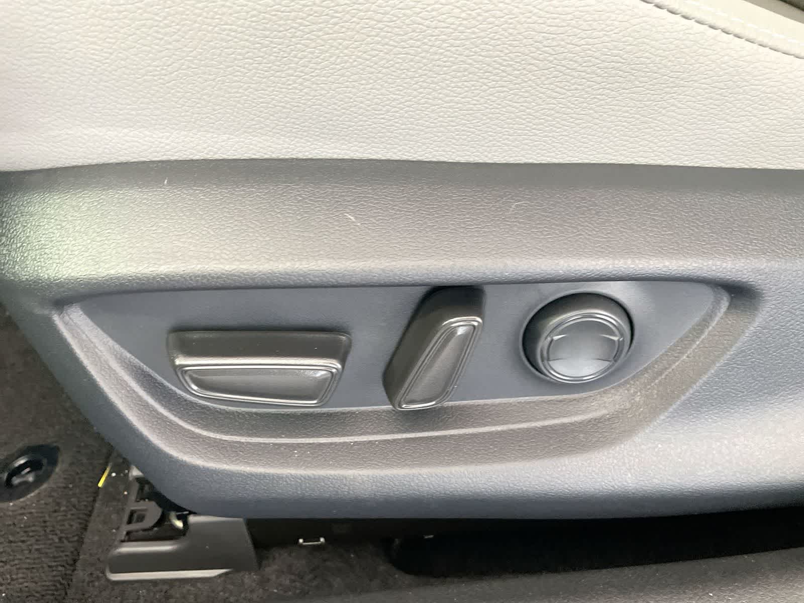 2026 Toyota Camry SE - Photo 10