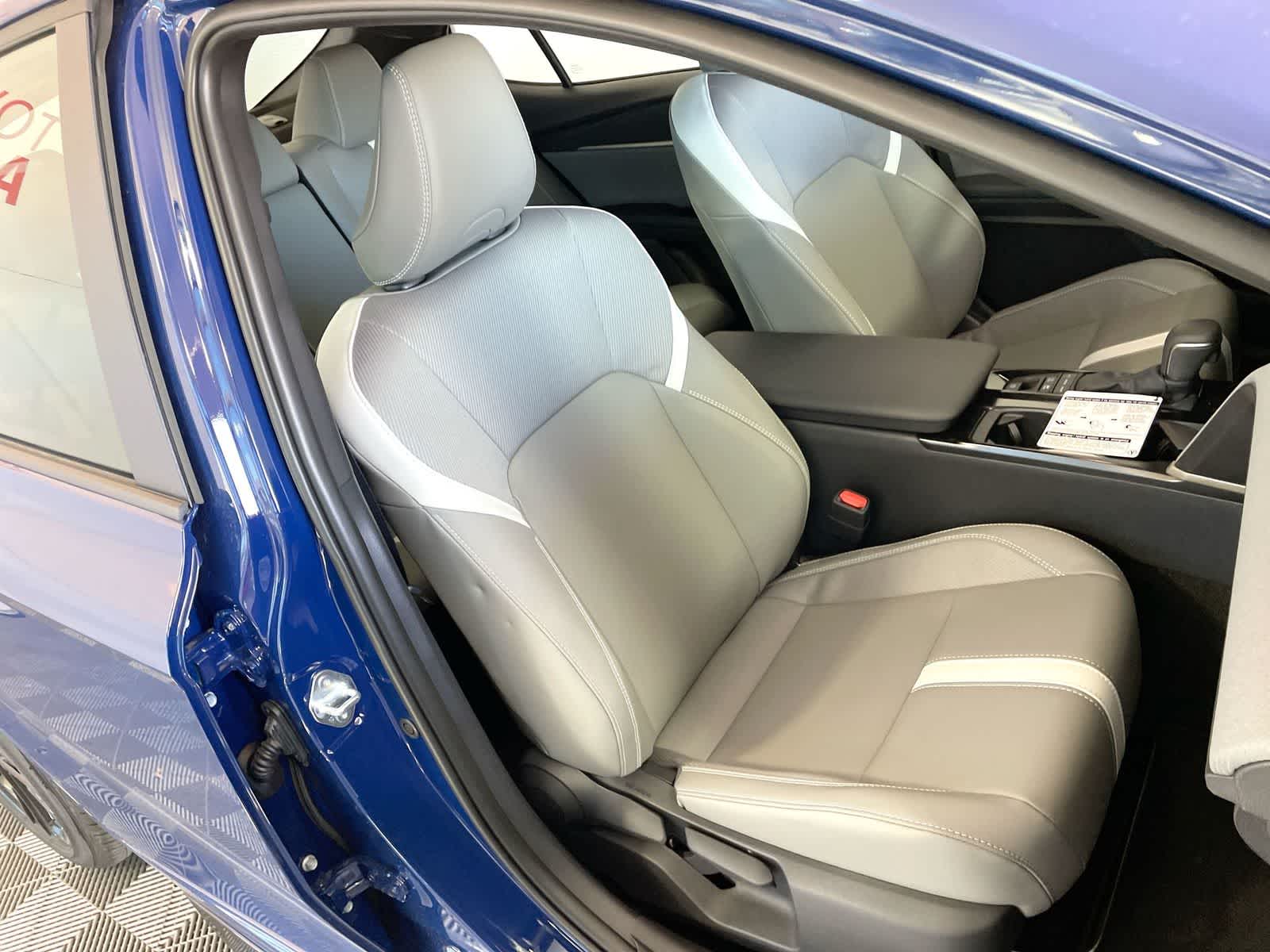 2026 Toyota Camry SE - Photo 13