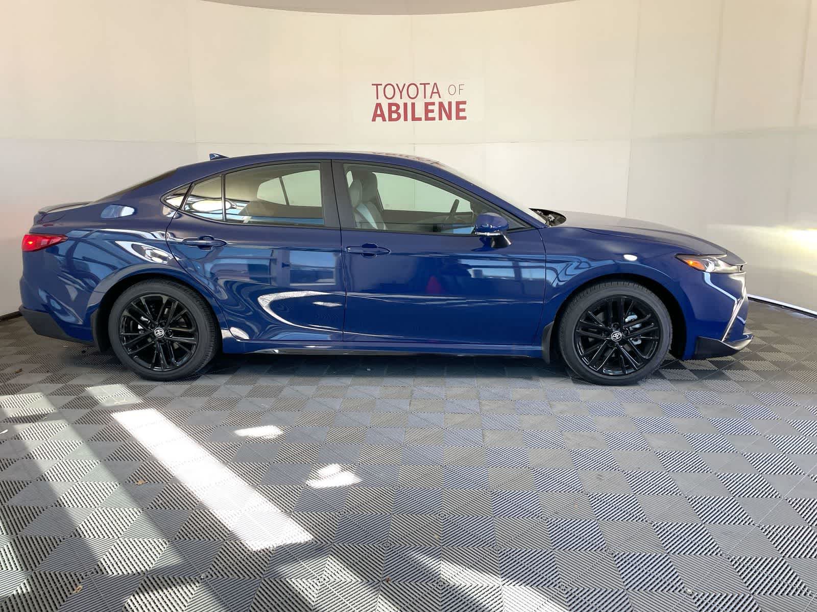 2026 Toyota Camry SE - Photo 7