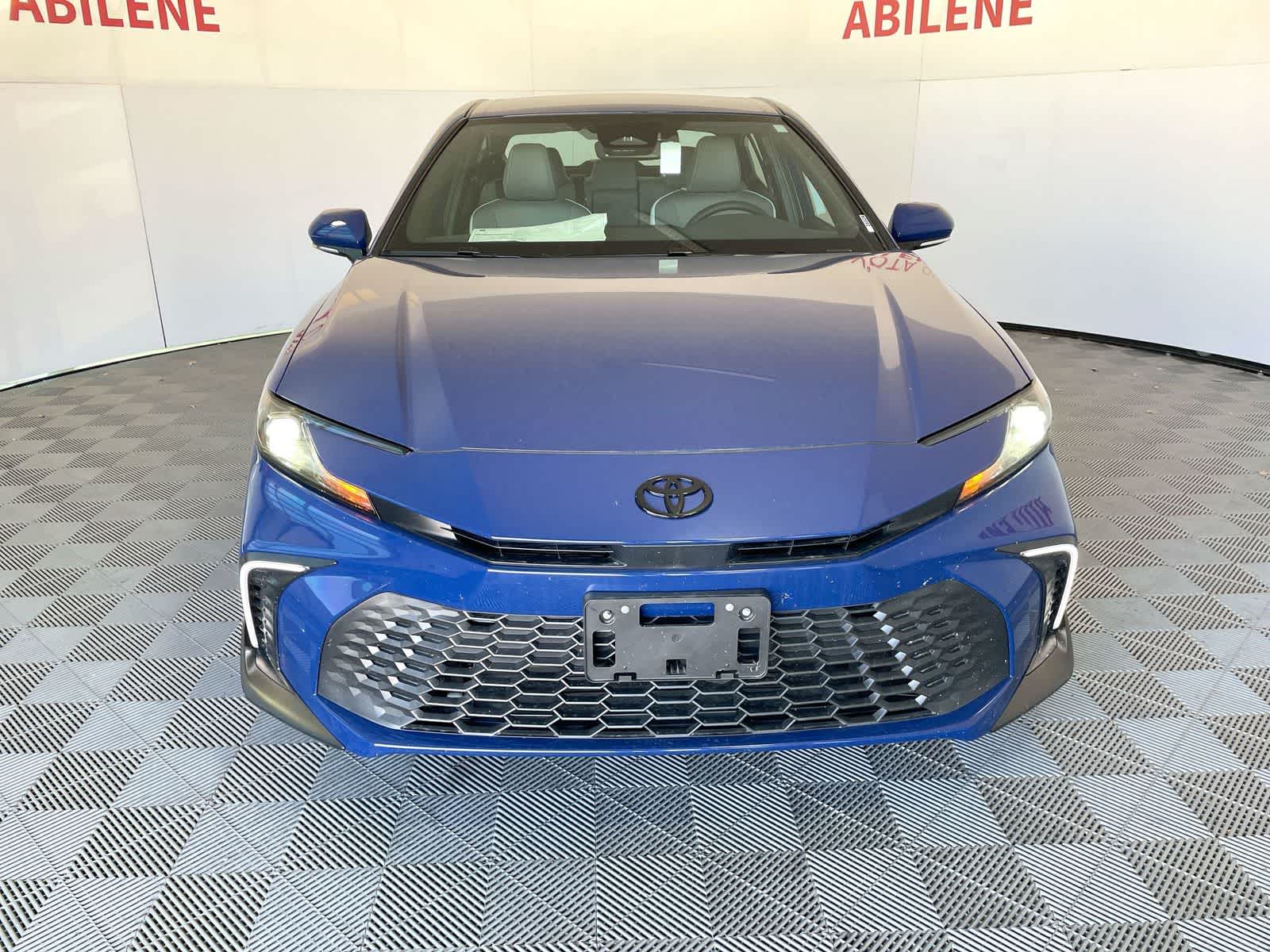 2026 Toyota Camry SE - Photo 8