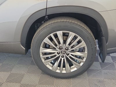 2026 Toyota Highlander Hybrid Platinum