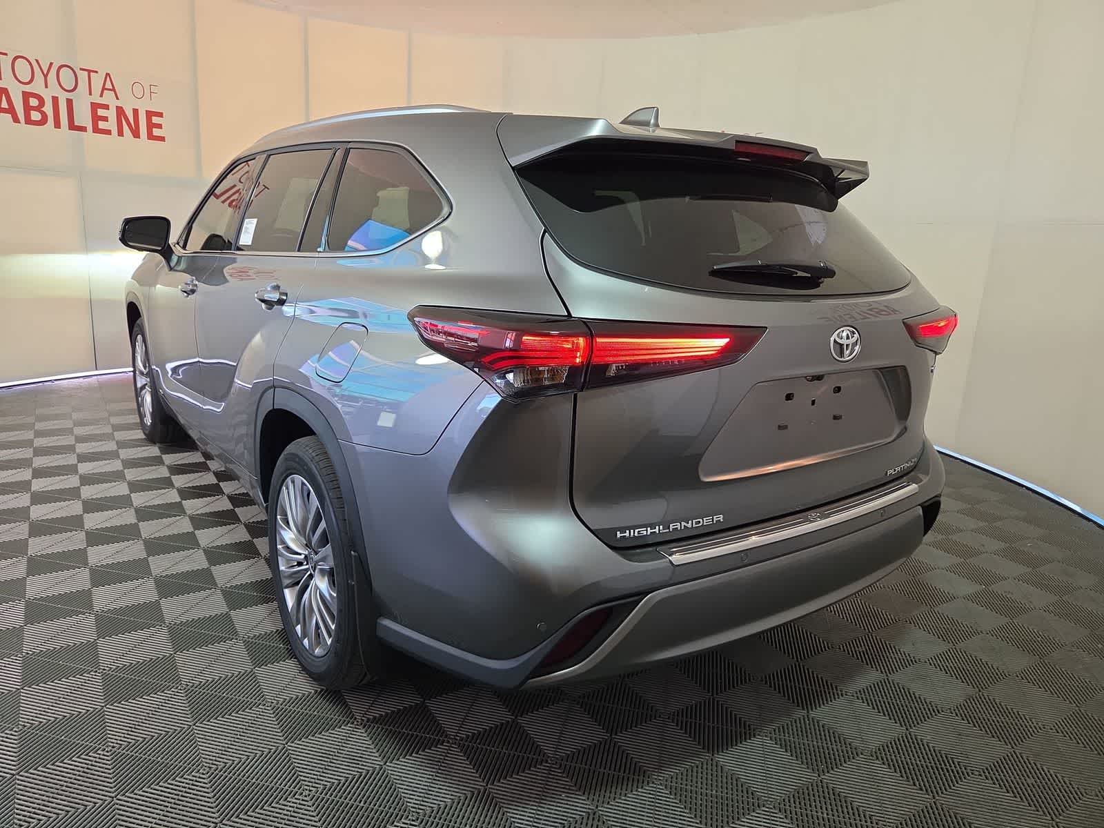 2026 Toyota Highlander Hybrid Platinum