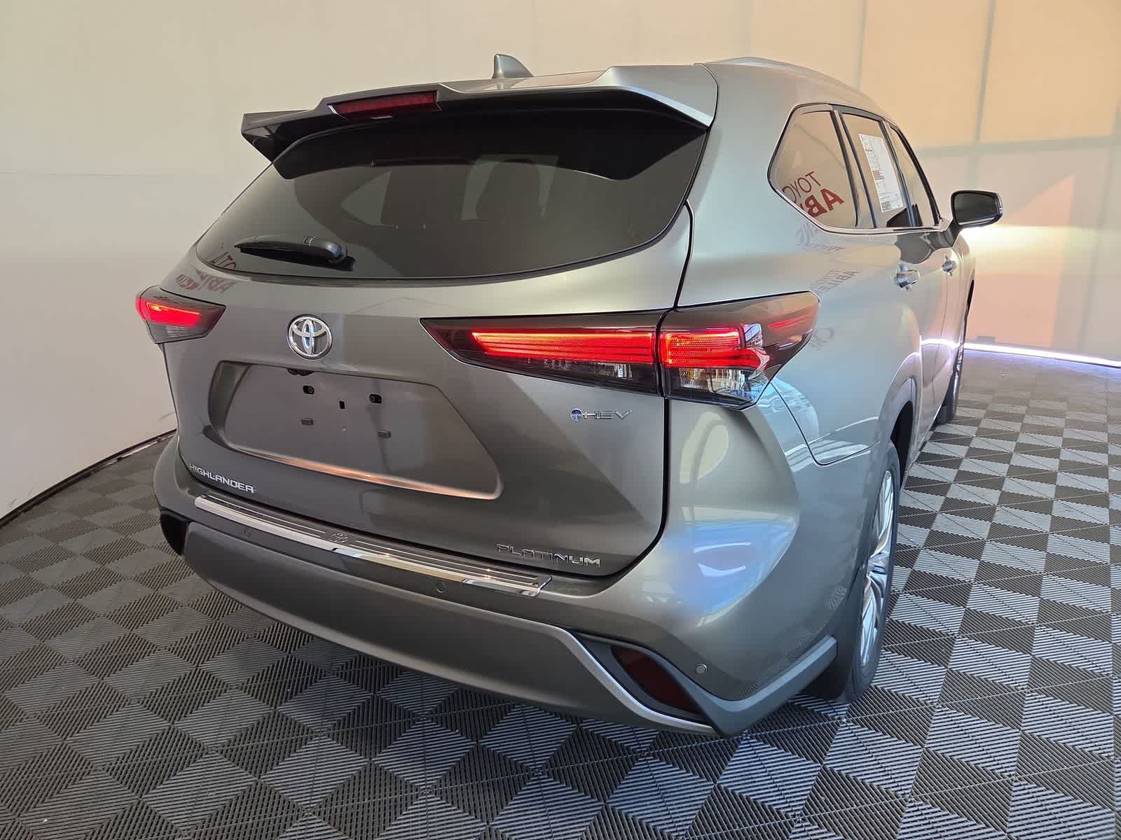 2026 Toyota Highlander Hybrid Platinum