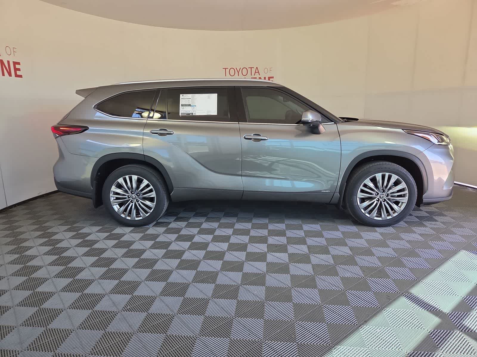 2026 Toyota Highlander Hybrid Platinum