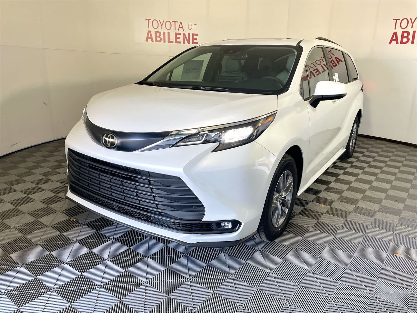 2026 Toyota Sienna XLE