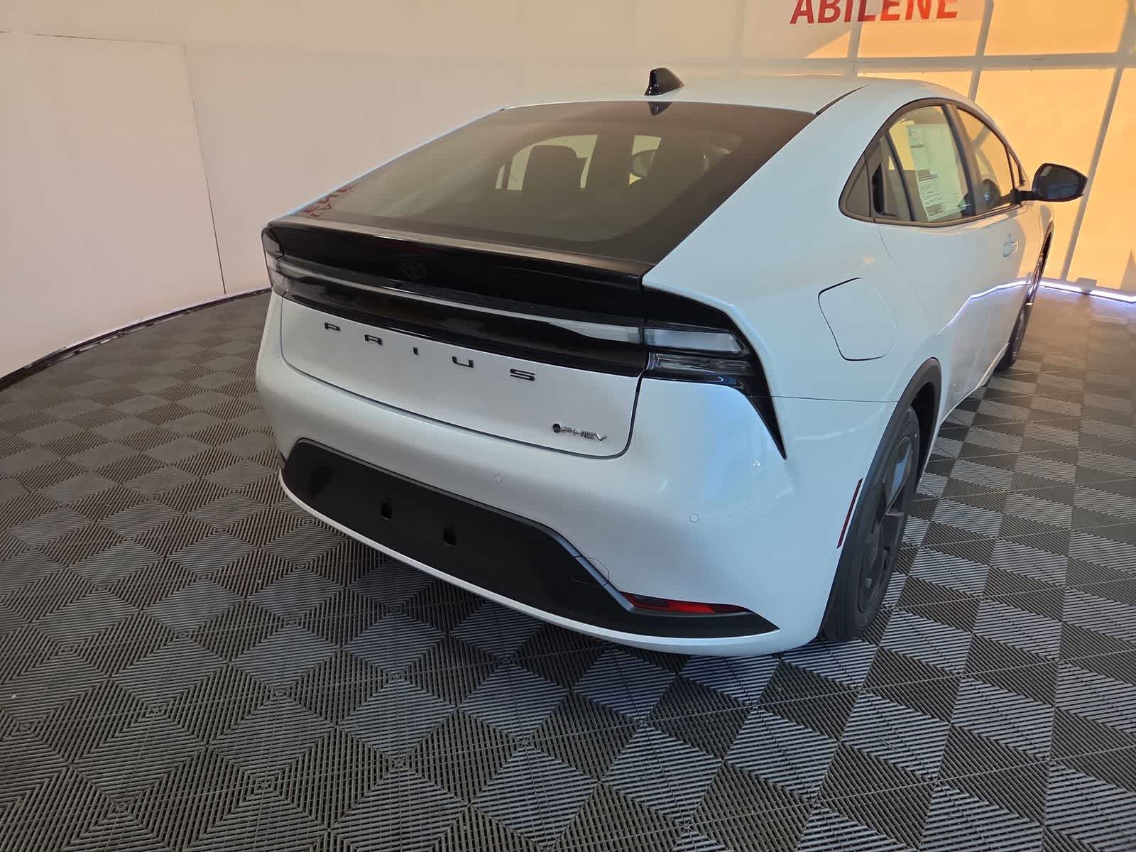 2026 Toyota Prius Plug-In Hybrid SE