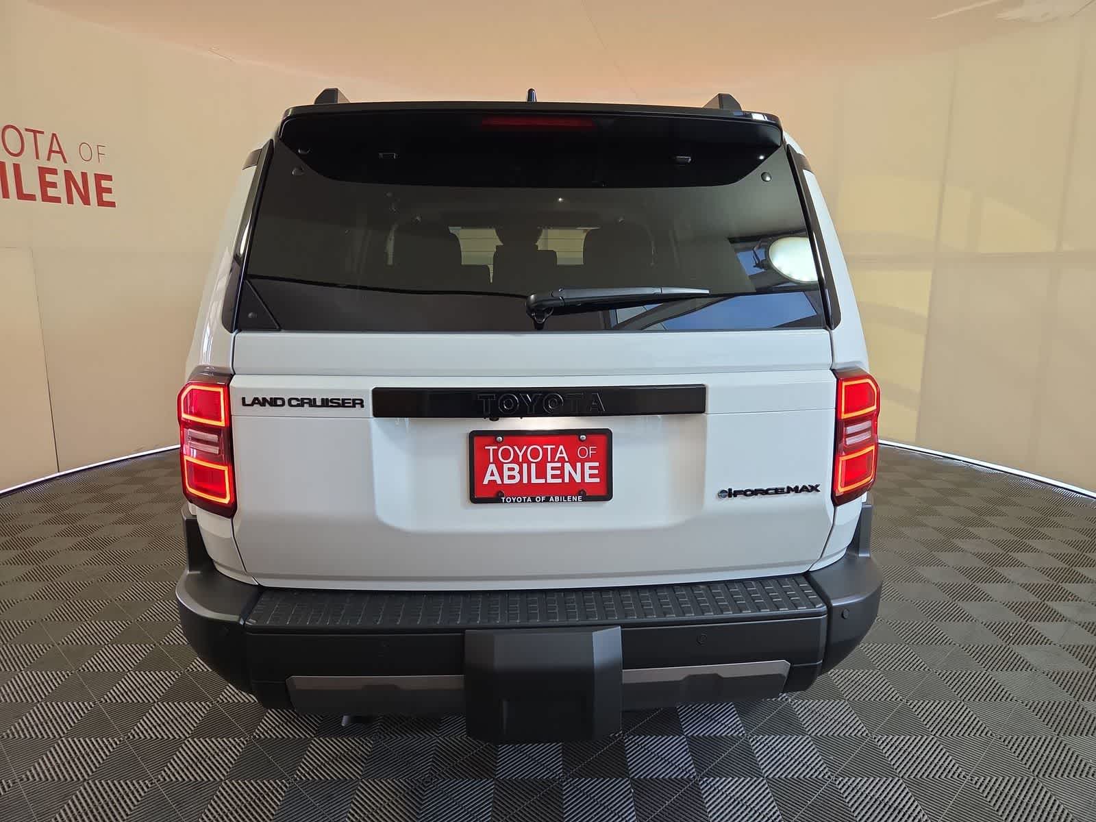 2027 Toyota Land Cruiser 4WD (Natl)
