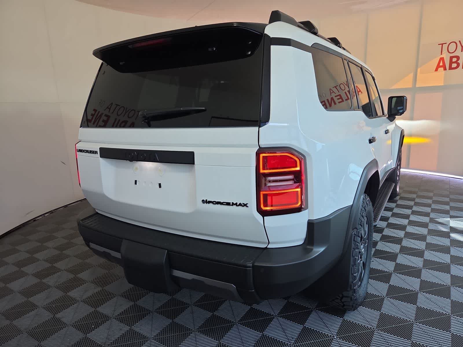 2027 Toyota Land Cruiser 4WD (Natl)